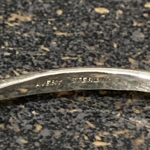 Hammered sterling silver James Avery bracelet - Picture 3 of 4